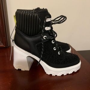 New with tags Sorel Brex Heel Cozy lace boots